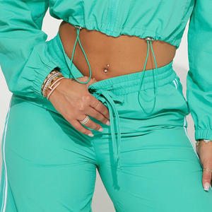 Ensemble veste et pantalon coupe-vent court pour femmes-Ensemble Streetwear deux pièces-Survêtement léger et imperméable à logo personnalisé - Product Image 6