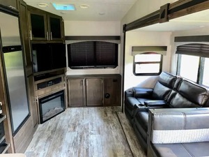 Remolque de Campamento St-a-r-c-r-a-f-t T-e-l-l-u-r-i-d-e 251R-E-S 2019 Usado en Excelentes Condiciones, Ideal para Campamentos y Viajes - Product Image 6