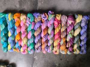 เส้นด้ายผ้าแพรไหม100% ทอมือเป็นมิตรกับสิ่งแวดล้อมย้อมสีตามสั่งผ้าส่าหรีรีไซเคิลสำหรับถักทองานศิลปะ - Product Image 2