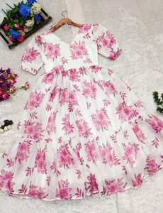 Maxi spécial été avec une belle avec un imprimé floral captivant - Product Image 1