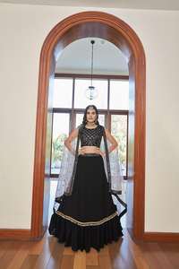New Elegance Dressing Tendance Soie Lehenga Choli Avec Dupatta Avec Miroir et Séquence Broderie Travail Fournisseur De Surat - Product Image 5