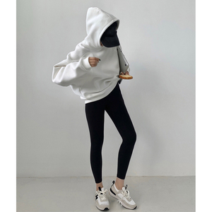 Pull à capuche doublé de haute qualité brodé sur mesure pour femmes avec poches avant 100% coton biologique écologique - Product Image 4