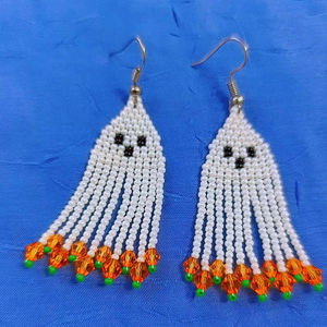 Pendientes de cuentas bohemias con flecos en cascada Andy de diseño turquesa, regalo de joyería único - Product Image 1
