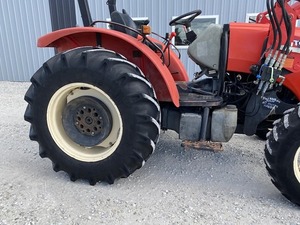 Tractor Agrícola ZZETOR 6441 de 22HP con Motor y Componentes de Transmisión - Product Image 3