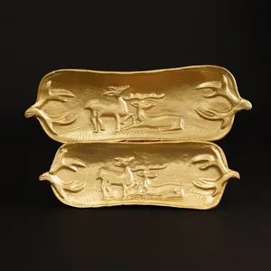 Bandeja Decorativa de Metal Contemporánea para Interiores, Bandeja de Lujo para Servir Café en Dorado Martillado, Fabricada por Zahid Exports - Product Image 2