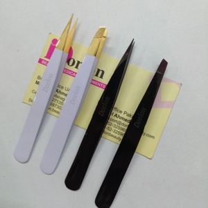 Pince à épiler cosmétique à sourcils pointes pointues inclinées en acier durable Logo personnalisé poils incarnés pince à épiler à sourcils au Pakistan - Product Image 1