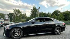 Mercedes E53 4matic Coupé 2019, couleur extérieure noire, couleur intérieure noire, consommation de carburant 21 km/l en ville / 28 km/l en route, moteur 3.0L V-6 hybride - Product Image 4