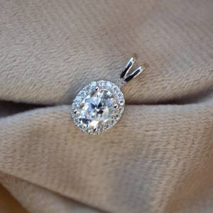 จี้เพชรโมอิสซาไนต์ทรงรี เงินแท้ 925 ประดับเพชรโมอิสซาไนต์แบบ 4 กรงเล็บ สำหรับผู้หญิง - Product Image 5