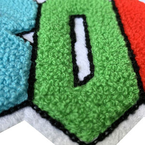 Écusson de broderie personnalisé de haute qualité avec logo personnalisé en forme de fleur 3D tissé avec paillettes tissu chenille en plastique PVC - Product Image 4