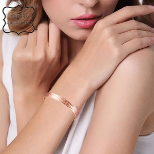 Bracelets simples en cuivre Bracelet magnétique de conception martelée promouvoir la circulation sanguine Bracelet de thérapie magnétique pour femmes hommes - Product Image 4