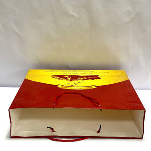 Sac cadeau en papier rouge de luxe personnalisé avec estampage doré pour la nourriture nutritive pour les oiseaux, emballage vide, fabricant - Product Image 2