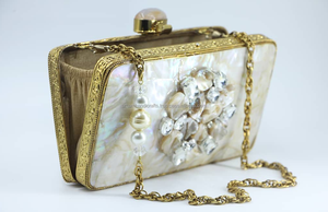 Sac à franges en laiton nacré Shell Evening Clutch Structured Tote Hand Bag for Women by Luxury Crafts - Product Image 4