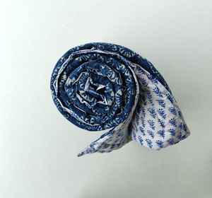 Manta Reversible Acolchada de Algodón Azul California, Estampada a Mano - Product Image 1