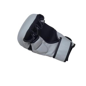 Gants de boxe et d'arts martiaux en cuir pour hommes fabriqués au Pakistan avec logo sur mesure pour l'entraînement - Product Image 5