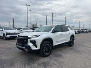 Chevrolet Traverse Z71 AWD 2024 d'occasion, conduite à gauche, intérieur foncé, sièges en cuir - Product Image 3