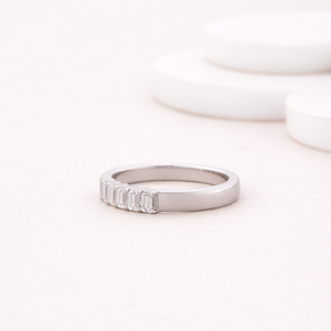 Anillo de Boda de Media Eternidad con Diamantes Cultivados en Laboratorio con Corte Baguette, Certificado por IGI, Oro Blanco/Rosa y Amarillo de 9K - Product Image 2