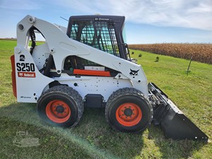 Fairly Used for S250 Skid <b>Steer</b> Wheel Loader Front Loader with Fully Hydraulic System Engine & Motor-Competitive Price Stock - Product Image 3