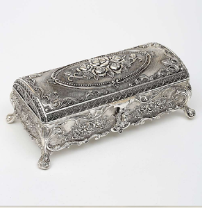 Joyero de metal gris/marrón envejecido, acabado rústico, tamaño pequeño. Recuerdo vintage, disponible a precios mayoristas. - Product Image 1