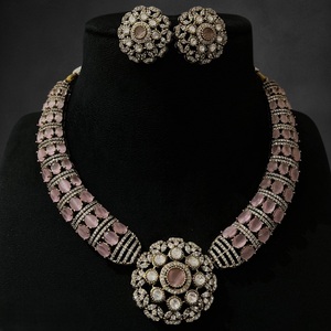 Elegante conjunto de collar con aspecto de piedras chapadas en oro de la mejor calidad con función de pendientes colección de ropa de fiesta de boda para mujer - Product Image 2