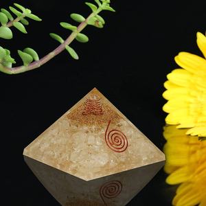 Cristal clair de générateur d'énergie de pyramide d'orgonite de quartz - Product Image 3