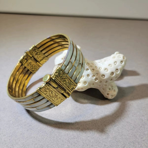 Bracelets chrétiens en nacre peints à la main luxueux choix de mode éco-conscient en forme de papillon à la mode pour les amoureux de la fête - Product Image 1