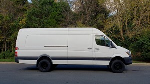 Mercedes-Benz Sprinter 3500 4x4 170 EXT Cargo Van 2015, Motor V6 Turbo-Diésel de 3.0L, Minivan con Tracción en las 4 Ruedas - Product Image 2