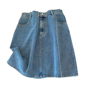 Jupe en jean plissée taille haute décontractée pour femme, silhouette droite, style tendance, courte, avec volants et boutons décoratifs - Product Image 1