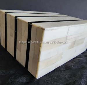 Boîte à bijoux en bois avec incrustation d'os naturel carrée, écologique, faite à la main, pour ranger les bagues, les boucles d'oreilles, les colliers - Product Image 5