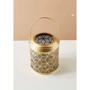 Bougeoir lanterne en or fait main écologique fantaisie avec conception de coupe en métal personnalisée pour la décoration intérieure et les mariages - Product Image 4