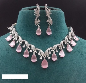 Ensemble de collier et de boucles d'oreilles en pierre de larme AD de créateur pour les femmes Choix de bijoux parfait pour les mariages, les fêtes et les occasions spéciales - Product Image 1