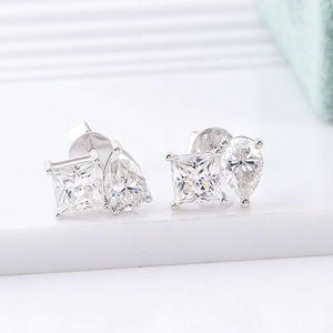 1.00 Ct Designer Diamant Boucles D'oreilles Princesse Poire Irrégulière Moissanite Goujons 14K Or Blanc Élégant Bijoux En Argent pour Cadeaux - Product Image 1