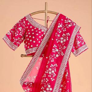 Lanzamiento de nuevo diseñador de ropa de fiesta Tibby Silk Fancy Beautiful Heavy Sequence e hilo bordado Work Saree y blusa - Product Image 1