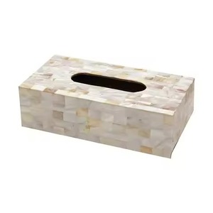 Boîte à mouchoirs de style traditionnel rouge pour décor de bureau à domicile et de table à manger avec un look élégant et une utilisation fonctionnelle quotidienne - Product Image 4