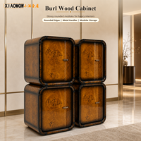 Armoire de rangement moderne de luxe en bois de burl, design modulaire arrondi avec poignées métalliques pour salon, hôtel, villa