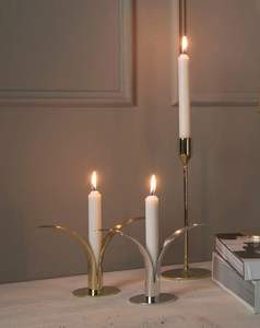 Bougeoir moderne en laiton doré, support de bougie en métal, design unique en forme de feuille, centre de table de mariage, décoration de table à manger - Product Image 2