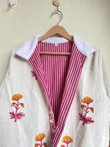 Chaqueta de color beige con estampado de bloques florales, chaqueta de invierno de diseñador bohemio, Navidad festivo de regalo, prendas de vestir informales en capas - Product Image 5