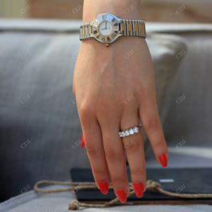 Anillo de Moissanita de Oro de 18K con Diseño de Joyería de Proveedor, Personalizado con 5 Piedras, Claridad VVS, Corte Brillante, Certificado GRA, Anillo de Bodas de Primera Calidad - Product Image 5