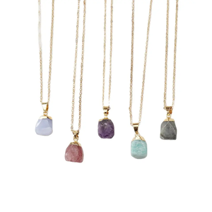 Pendentif en pierre de quartz rose vintage, forme de boule en laiton métallique, 10 mm avec chaîne, bijoux tendance faits à la main par un designer - Product Image 2