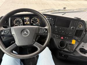Camion tracteur diesel d'occasion Mercedes-Benz Arocs 6x2, capacité 31-40T, Euro 6, transmission manuelle, conduite à gauche, 251-350 CV, pour l'exploitation minière - Product Image 2