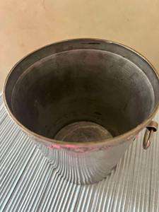 Cubo de Hielo Básico con Acabado Plateado para Uso Diario, Diseño Simple y Práctico para Mesa, Hogar, Bar, Cocina y Comedor Informal - Product Image 4