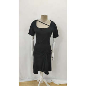 เดรสผ้าเครปแขนสั้นคอเหลี่ยมแต่งเชือกผูกสำหรับผู้หญิง รุ่น 36291 - สีดำ - Product Image 6