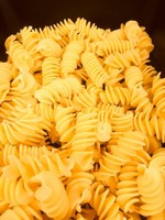 Paquet personnalisé d'exportation de pâtes Fusilli Macaroni 1kg Macaroni Rotini séché jaune avec la couleur de l'ingrédient naturel