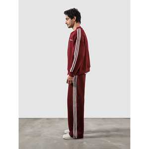 Conjunto Deportivo Elegante Heritage en Color Vino Tinto - Product Image 1