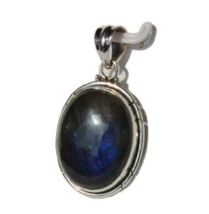 Venta al por mayor de gemas Rudra: Colgantes de labradorita de plata de ley 925 con engaste de bisel, rodio y diseño bohemio hecho a mano para mujer. - Product Image 2