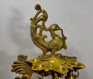 Lámpara de aceite de latón de lujo para el hogar, práctica religiosa, decoración de templo, la mejor lámpara hecha a mano de diseño tradicional indio Aarti Diya - Product Image 5