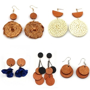 Décoration de Noël en rotin faite à la main à partir de rotin naturel pour ornement d'arbre de vacances et décoration intérieure fabriquée au Vietnam - Product Image 3