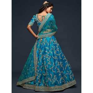 ชุดเลเฮนกาโชลีงานแต่งงานผ้าไหมปักด้ายสีฟ้าอมเขียวสวยงาม สง่างาม และมีสไตล์สำหรับงานเจ้าสาว - Product Image 4