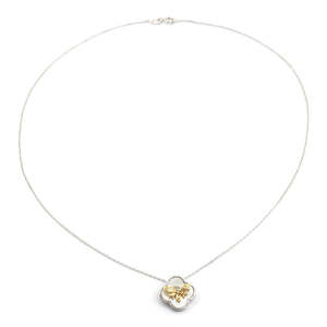 Collana con Ape in Madreperla e Argento Sterling, Eleganti Ciondoli e Charms in Perla - Product Image 1