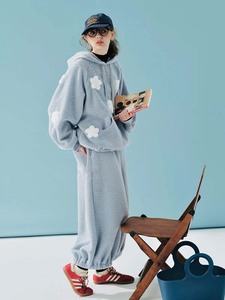 Sweat à capuche à manches longues de conception originale chaud et polaire tricoté fleur patch sweat à capuche décontracté - Product Image 5