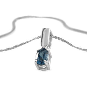 Colgante ovalado de Topacio Azul de Londres, ajuste de punta de plata 925, joyería fina hecha a mano minimalista de Ishime Jewels para mujer - Product Image 6